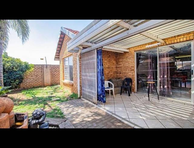 2 BEDROOM CLUSTER FOR SALE IN BONAERO PARK